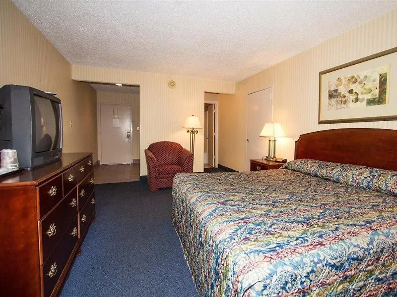 Mulberry Inn&Plaza Newport News 3*,