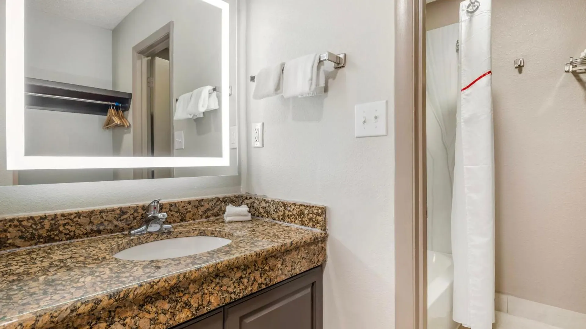Motel Red Roof Inn & Suites Newport News
