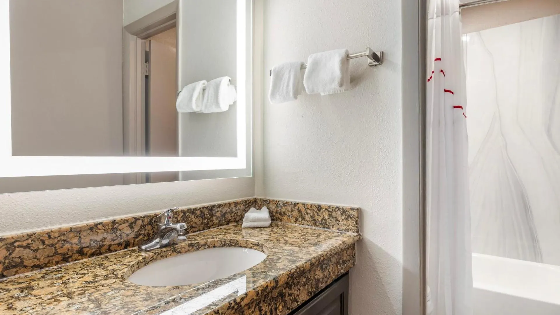 *** Motel Red Roof Inn & Suites Newport News États-Unis